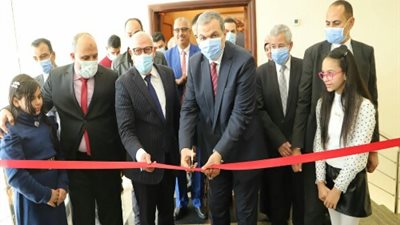 سعفان والغضبان يفتتحان معرض منتجات خريجي مركز التدريب المهني ببورسعيد.. صور