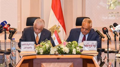 تعاون بين 