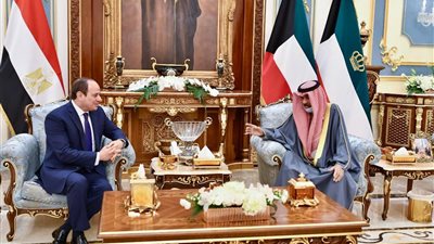 الرئيس السيسي يعود إلى أرض الوطن بعد زيارته للكويت