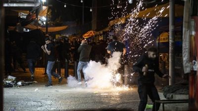 مواجهات عنيفة بين شباب فلسطينيين وقوات الاحتلال بعد مقتل طفل ببيت لحم