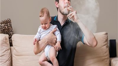 ٣ أضرار للتدخين السلبي على الأطفال ...انفوجراف