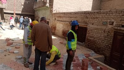 محافظ أسيوط: استكمال تزيين شوارع حي غرب ببلاط الانترلوك بمنطقة المجاهدين وعزبة الطرح