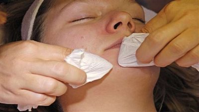 الجلد الجاف تربة صالحة لتكاثر البكتيريا .. أخصائية تجميل تحذر من الصابون