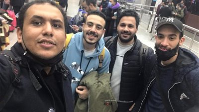 العائدون من اوكرانيا يشكرون الرئيس السيسى على تسهيل وتأمين عودتهم إلى أرض الوطن