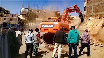 إزالة ٩ حالات تعدى بالبناء على الأراضى الزراعية بأنحاء مدينة الأقصر