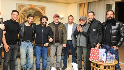 نجوم التسعينيات يحتفلون بعيد ميلاد علاء عبد الخالق.. صور