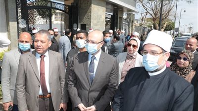 وزير الأوقاف ومحافظ بني سويف يوزعان 3 أطنان لحوم من صكوك الإطعام