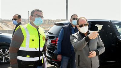 الرئيس السيسي يتفقد عدداً من الطرق والمحاور بالقاهرة الكبرى