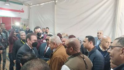 بالصور.. المهندس «إبراهيم محلب» يدلي بصوته في انتخابات نقابة المهندسين بالقاهرة