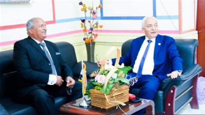 نائب وزير التعليم يطمئن على انتظام الدراسة وتدريب المعلمين ببنى سويف