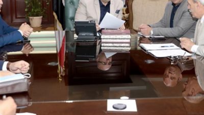 محافظ بني سويف يطالب بسرعة الإعلان عن أماكن معارض السلع وشوادر اللحوم