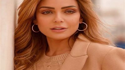بإطلالة كلاسيكية.. ريم البارودي تحتفل باليوم العالمي للمرأة
