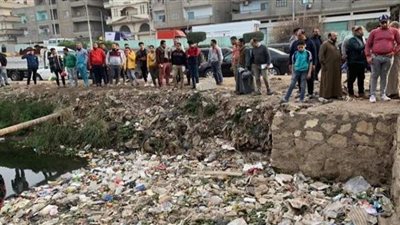 مصرع طفل سقط بمصرف خلال جمع الخردة بالدقهلية