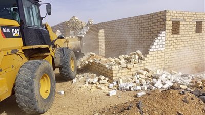 تنفيذ ٢٠قرارا لإزالة تعديات علي مساحة ٥أفدنة زراعة و٢٠٠٠ متر مباني بقرية محمدكريم بالسويس