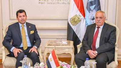 صبحي والتراس يبحثان الإستخدام الأمثل للطاقات التصنيعية المتطورة بالعربية للتصنيع