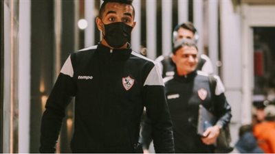 حافلة الزمالك تصل ستاد القاهرة.. والفريق يتفقد أرضية الملعب