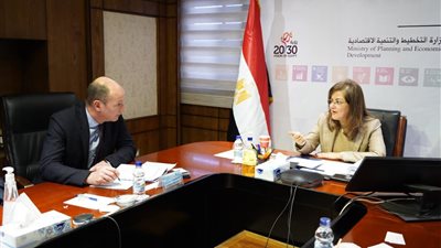 وزيرة التخطيط تلتقي وفد البنك الأوروبى لاستعراض عددًا من المشروعات الرئيسية