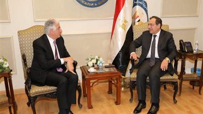 وزير البترول يبحث مع رئيس المؤسسة الدولية الإسلامية لتمويل التجارة برامج التمويل للعام الحالي