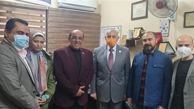 نقيب أطباء الشرقية يستقبل طبيبة أبوكبير المعتدى عليها بالضرب وينهى مشكلتها