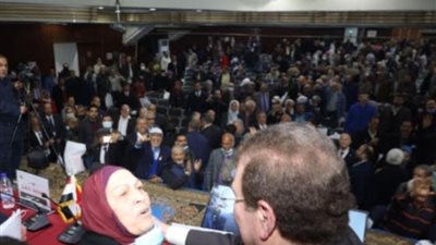 بعد إعلانه فائض مليار و70 مليون جنيه.. مظاهرة فى حب ووداع هاني ضاحي