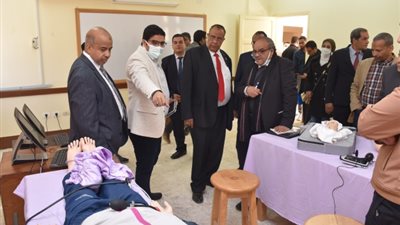 لجنة المتابعة بالقطاع الطبي بالأعلى للجامعات تتفقد كلية الطب بالأقصر