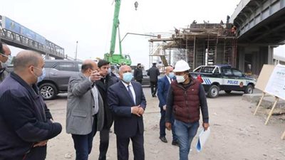 وزير النقل يتفقد أعمال إنشاء وتوسعة عددًا من كباري طريق 
