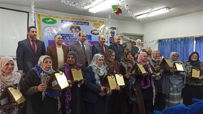 مدير مديرية الطب البيطرى بالشرقية يكرم الأمهات المثاليات.. بالصور