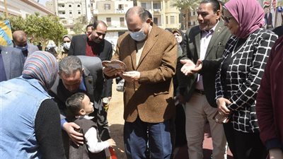 محافظ أسيوط يفتتح معرض المشغولات اليدوية والمنتجات الزراعية