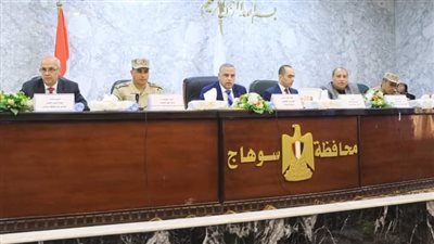 محافظ سوهاج يناقش مع رؤساء المدن عدد من القضايا التي تهم المواطن ..صور