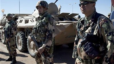 الجيش الجزائرى: كشف وتدمير 12 مخبأ للإرهابيين واسترجاع كميات من الأسلحة