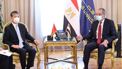 وزير الاتصالات يبحث مع سفير الصين التعاون بمجالات بناء القدرات الرقمية والذكاء الاصطناعى