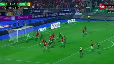 شاهد بالفيديو .. إنقاذ محمد الشناوى مرماه من هدف محقق .. مصر والسنغال