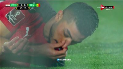 نقل محمد عبد المنعم للمستشفى بعد إصابته في مباراة مصر والسنغال