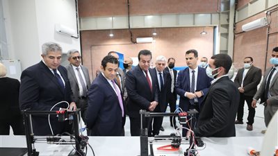 وزير التعليم العالي : نبني جيلا من الشباب قادر علي حمل الامانه العلمية في النهوض بالدولة المصرية