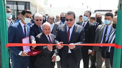 وزير التعليم العالي يتفقد مؤسسة الجامعات الأوروبية ويفتتح الملاعب الرياضية