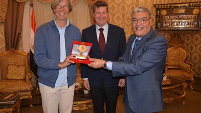 محافظ المنيا يستقبل السفير البلجيكي ويصطحبه في جولة على كورنيش النيل