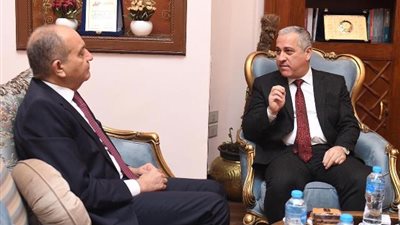 رئيس الوطنية للصحافة يناقش مع سفير الأردن تحديات الصحافة الورقية على مستوى العالم