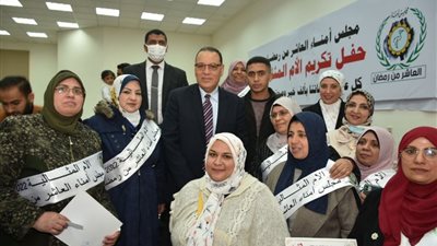 محافظ الشرقية يهدي رحلا ت عمرة للأمهات المثاليات بالعاشر..صور