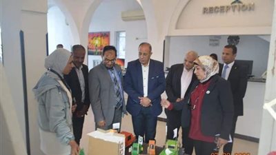 رئيس مدينة القصير يحتفل مع أطفال مركز دولفين باليوم العالمى للتوحد.. بالصور