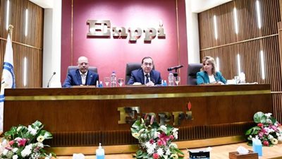 الملا يشارك النقابة العامة للعاملين بالبترول احتفالها بيوم المرأة المصرية