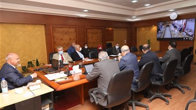 وزير النقل يبحث مع نظيره التونسي تدعيم التعاون بين البلدين عبر تقنية الفيديو كونفرانس