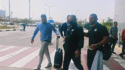 طائرة بعثة المنتخب الوطني تصل مطار القاهرة
