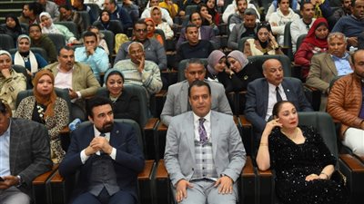 جامعة أسيوط تُعلن عن فوز كلية الخدمة الاجتماعية بأوسكار أفضل عرض مسرحى