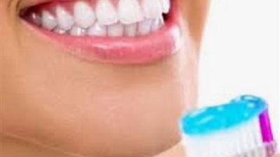 الافتاء :غسل الاسنان بالمعجون لاشئ فيه لكن هذا هو الافضل