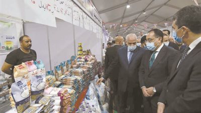 د.مدبولي.. في معرض 