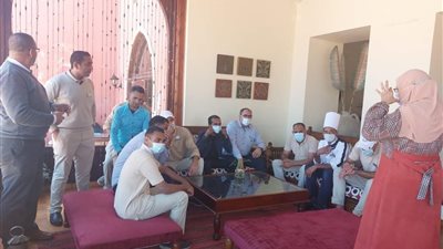 فرق التثقيف الصحى تجوب محافظة البحر الأحمر ..صور