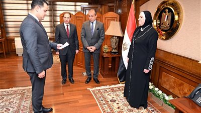 وزيرة التجارة تشهد مراسم القسم القانوني لدفعة جديدة من الملحقين التجاريين