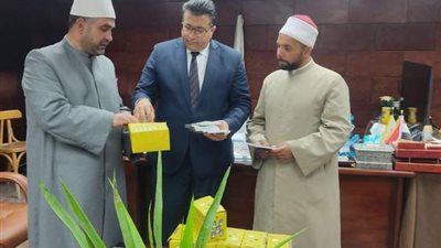 أوقاف جنوب سيناء تهدي مديرية التربية والتعليم بالمحافظة مجموعة 
