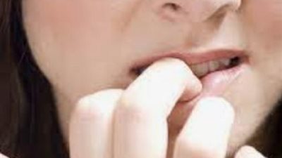 قضم الأظافر في نهار رمضان هل يفسد الصيام