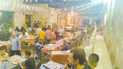 بعد عامين من التوقف موائد الرحمن عادت .. تزين الشوارع